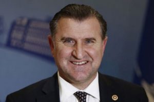Kul&uuml;pler Birliği Vakfından Osman Aşkın Bak'a tebrik