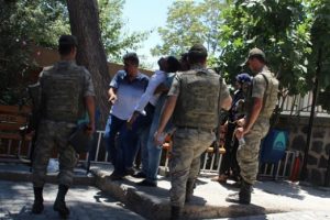 17 yaşındaki gencin boğazını kesip tarlaya attılar