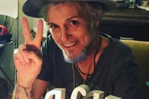 &Uuml;nl&uuml; sanat&ccedil;ının son paylaşımı y&uuml;rek burktu