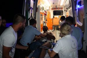 G&ouml;le atlayarak intihar etti, vatandaşlar kurtardı
