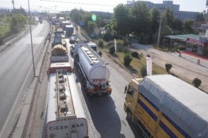 Yalova- İzmit karayolunda trafik yoğunluğu