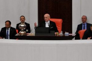 Meclis'te Atat&uuml;rk resmi tartışması