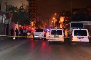 Bar &ccedil;ıkışı kavga: 1 kadın &ouml;l&uuml;, 5 yaralı