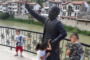 Selfieci Şehzade'nin başına gelmeyen kalmadı!