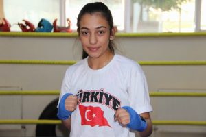 G&ouml;z&uuml;n&uuml; d&uuml;nya şampiyonluğuna dikti