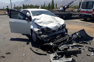 Minib&uuml;s ile otomobil &ccedil;arpıştı: 12 yaralı