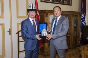 Kırgız başkonsolostan Bursa B&uuml;y&uuml;kşehir'e ziyaret
