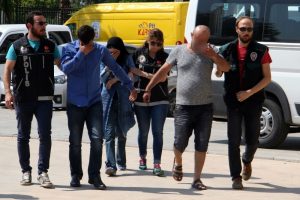Antalya'da uyuşturucu operasyonu: 3 g&ouml;zaltı