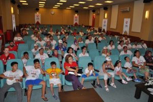 Bursa'da hemofilili &ccedil;ocuklar kampta moral depoladı