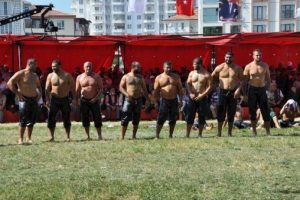 Paşpehlivanlar Sorgun'da er meydanında g&uuml;reşti