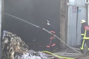 Tekstil fabrikasında korkutan yangın