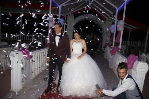 Yarım kalan d&uuml;ğ&uuml;nlerini 10 ay sonra tamamladılar