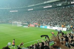 Beşiktaş kombineleri Avrupa'yı da ge&ccedil;ti!