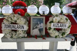 Şof&ouml;r Nebahat son yolcuğuna uğurlandı