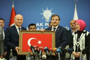 Başbakan Yardımcısı &Ccedil;avuşoğlu, AK Parti Bursa'yı ziyaret etti