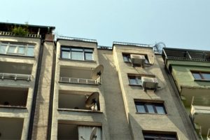 İş adamı 8'inci kattan atlayarak intihar etti