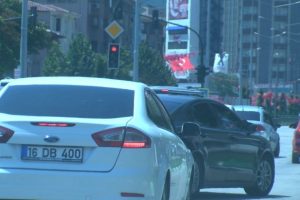 &Ccedil;avuşoğlu Bursa'da talimat verdi, şof&ouml;r&uuml; ve eskortlar trafik kurallarına uydu!