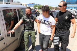 'Hero' yazılı tiş&ouml;rt giyen &ccedil;ocuk serbest bırakıldı