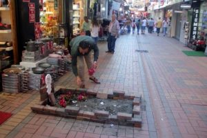 Belediyeye temsili mezarla tepki