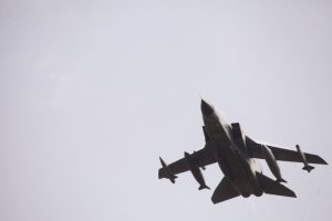 Yemen'e hava saldırısı: 8 &ouml;l&uuml;