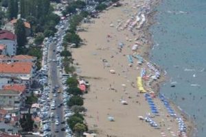 Plajda kadınların g&ouml;r&uuml;nt&uuml;s&uuml;n&uuml; &ccedil;ektiği iddiasıyla g&ouml;zaltına alındı