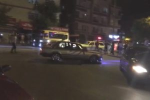 Yolu kapatıp gelin arabasıyla drift yaptılar