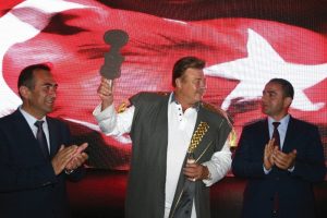 Nuri Al&ccedil;o 'Gazoz Kralı' ilan edildi