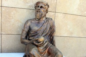 Tartışılan heykel bakıma alındı