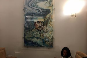 Muhalefet kulisindeki Atat&uuml;rk portresi ve resimler yenilendi
