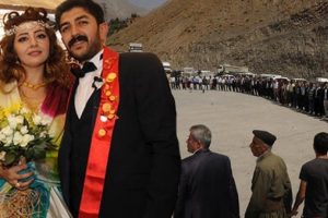 &Uuml;niversite aşkına 2 g&uuml;n 2 gece d&uuml;ğ&uuml;n yaptı
