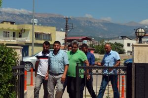 Hatay'da 8 g&ouml;&ccedil;men ka&ccedil;ak&ccedil;ısı yakalandı