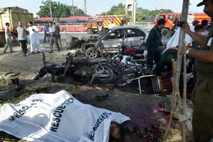 Pakistan'da bilan&ccedil;o arttı: &Ccedil;oğu polis 25 &ouml;l&uuml;