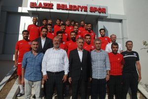 Elaziz Belediyespor'da toplu imza t&ouml;reni