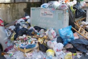 İstanbul'un en g&ouml;zde il&ccedil;esinde &ccedil;&ouml;p krizi
