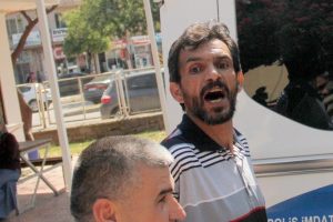 Eşini bı&ccedil;aklayan koca: "Şerefim i&ccedil;in bı&ccedil;akladım"
