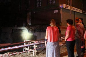 İnşaat alanındaki g&ouml;&ccedil;me 5 katlı binayı boşalttırdı