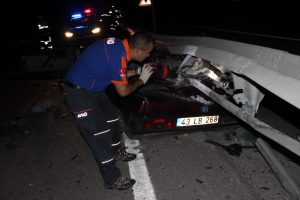 Bariyer otomobili bi&ccedil;ti: 3 &ouml;l&uuml;, 1 yaralı