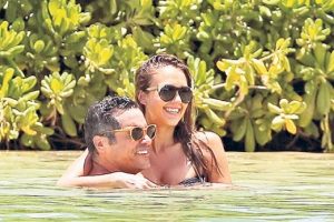 Jessica Alba, &uuml;&ccedil;&uuml;nc&uuml; bebek tatilinde
