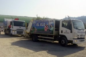 Bursa Mudanya'da &ccedil;&ouml;p koteynerleri yerinde yıkanıyor