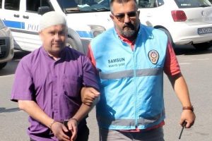 '&Uuml;f&uuml;r&uuml;k&ccedil;&uuml; Hoca'dan &uuml;niversiteli kız kardeşlere taciz!