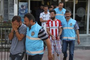 Samsun polisinden eş zamanlı operasyon: 25 g&ouml;zaltı