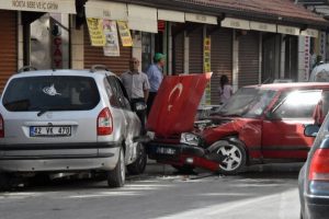 Konya'da kaza yapan gen&ccedil; kız krize girdi