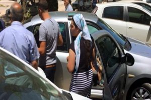 Otomobilde rehin kalan &ccedil;ocuk cam kırılarak krutarıldı