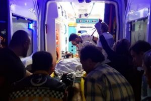 &Ccedil;ocuğu zile bastırıp, kapıya &ccedil;ıkan kişiyi vurdu