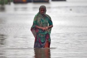 Hindistan'daki selde 48 kişi &ouml;ld&uuml;