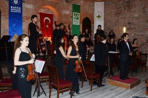 Gen&ccedil; m&uuml;zisyenlere Bursa'da yoğun ilgi!