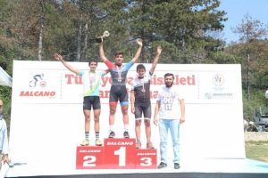 Nil&uuml;fer Belediyesporlu bisiklet&ccedil;iler turnuvalara damga vurdu
