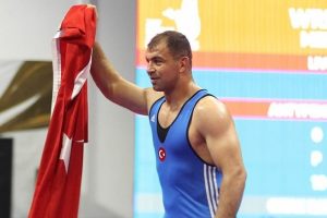 J&uuml;bilesini &ccedil;ifte altın madalya ile yaptı