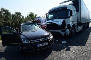 Bursa'da tır ile cip &ccedil;arpıştı! 1 &ouml;l&uuml;, 4 yaralı