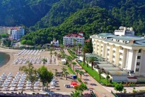 Katar Şeyhinin oteli tahliye ediliyor